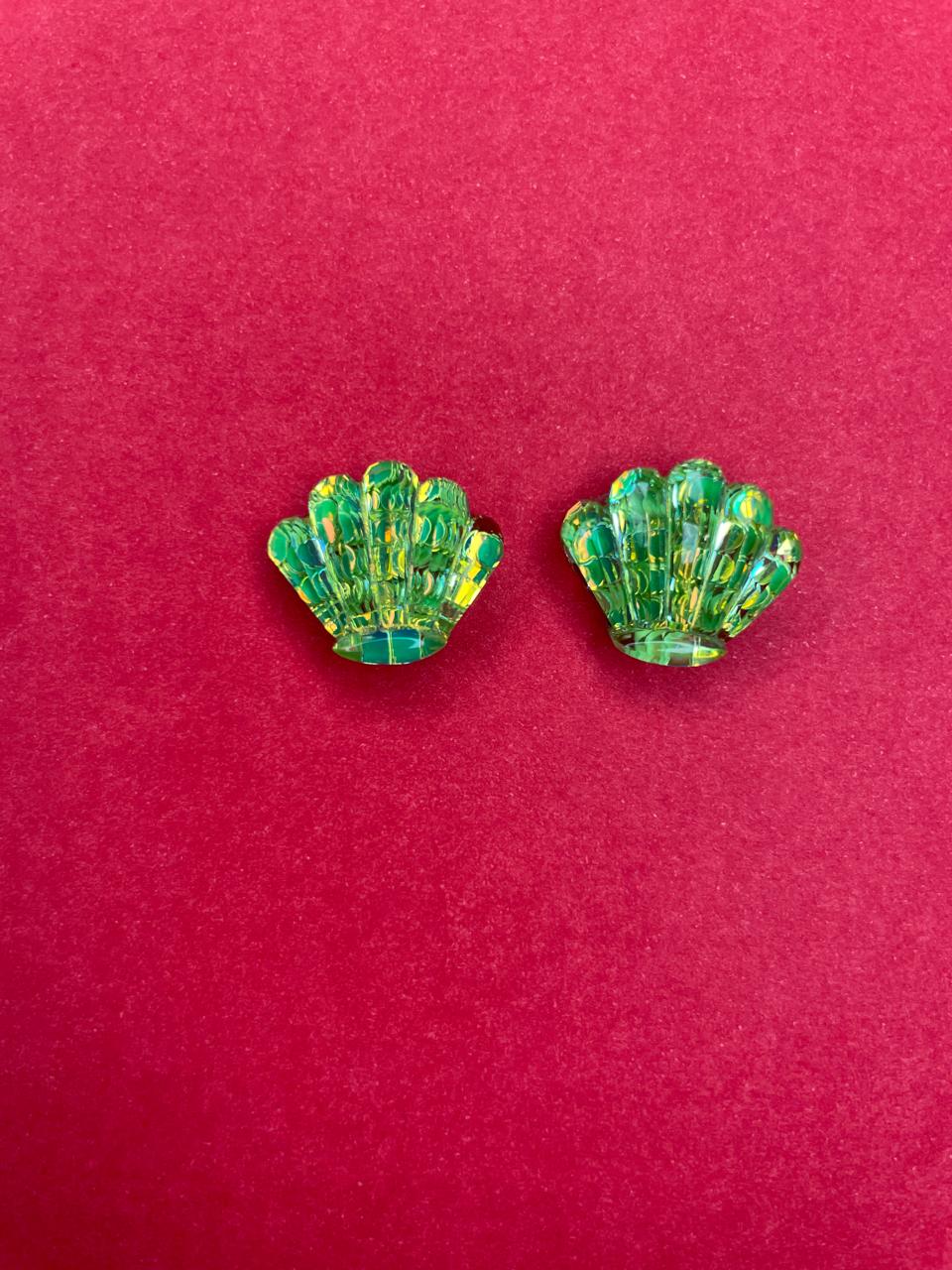 Charming seashell-shaped earrings.