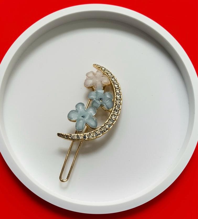 Moon-Shaped Decorative Hair Clip.