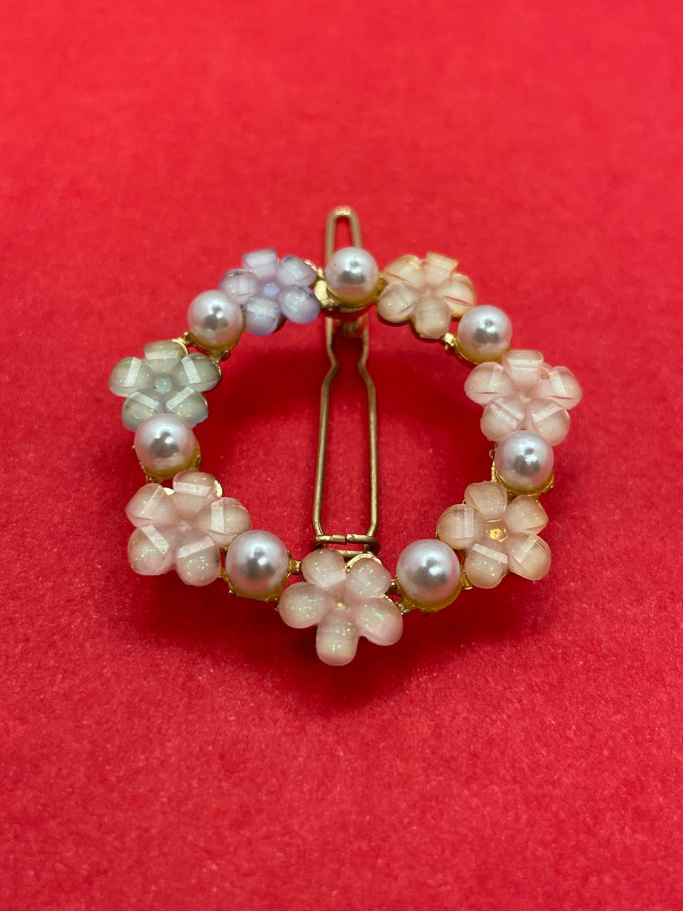 Round Floral hair clip.